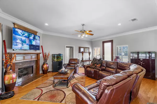 30453 Trace Ln, Walker, LA 70785