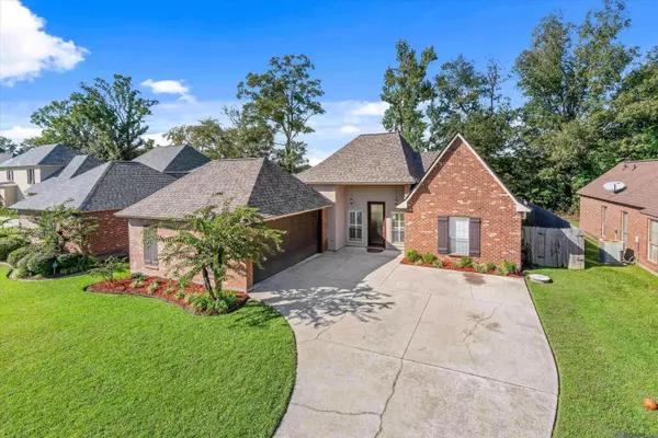 30453 Trace Ln, Walker, LA 70785