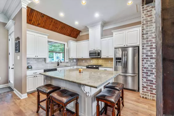 30939 Ridgeway Dr, Walker, LA 70785