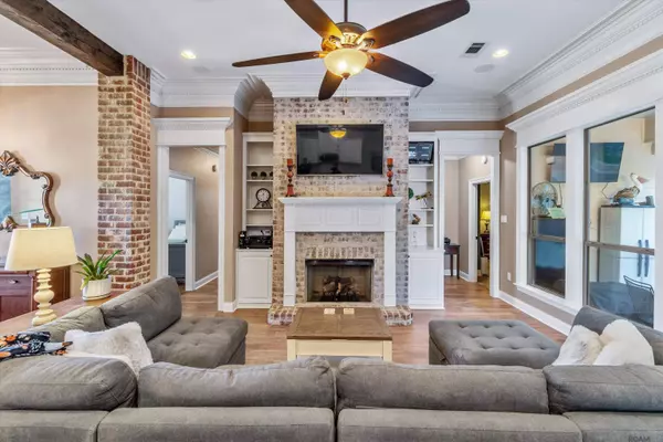 30939 Ridgeway Dr, Walker, LA 70785