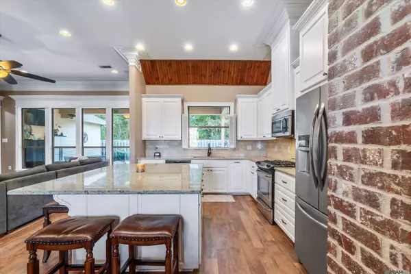 30939 Ridgeway Dr, Walker, LA 70785