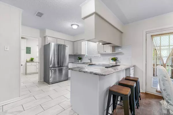 2706 S Magnolia Dr, Baker, LA 70714