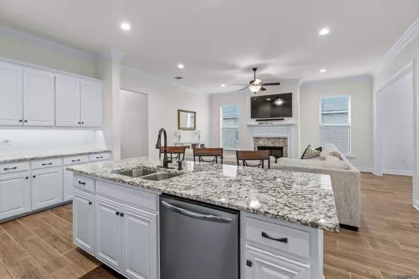 1120 Lakehaven Dr, Gonzales, LA 70737