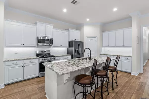 1120 Lakehaven Dr, Gonzales, LA 70737