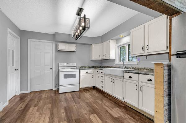31698 Cedar Crest TRL NE, North Branch, MN 55056