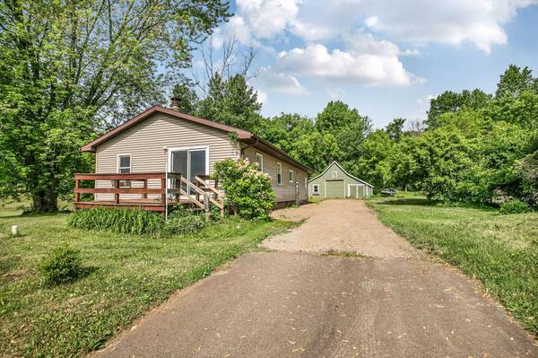31698 Cedar Crest TRL NE, North Branch, MN 55056