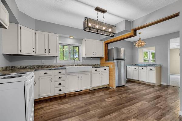 31698 Cedar Crest TRL NE, North Branch, MN 55056
