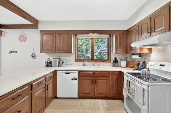 401 Shady LN, Norwood Young America, MN 55397