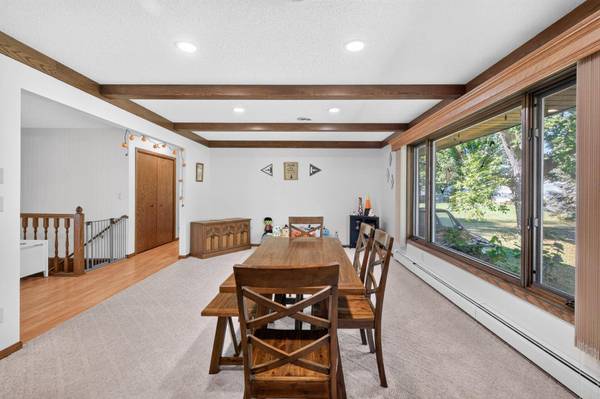 401 Shady LN, Norwood Young America, MN 55397