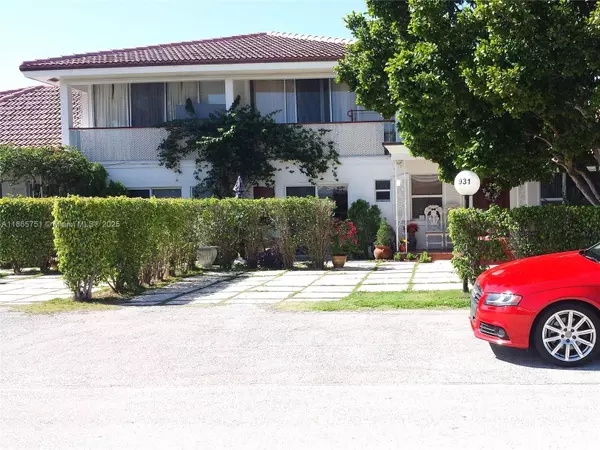 931 NE 4th St #2, Boca Raton, FL 33432