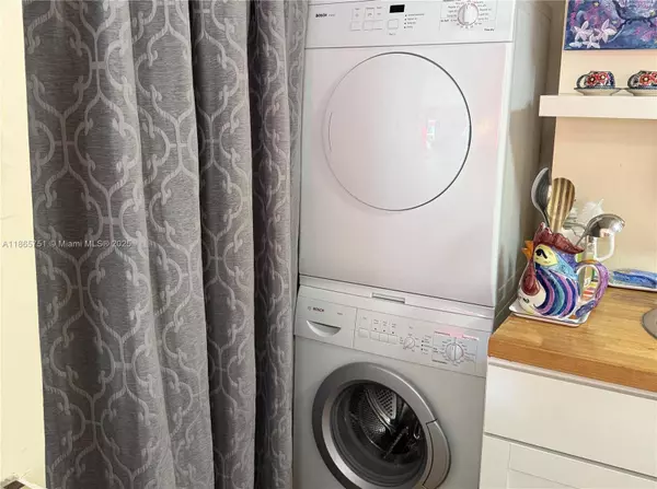 931 NE 4th St #2, Boca Raton, FL 33432