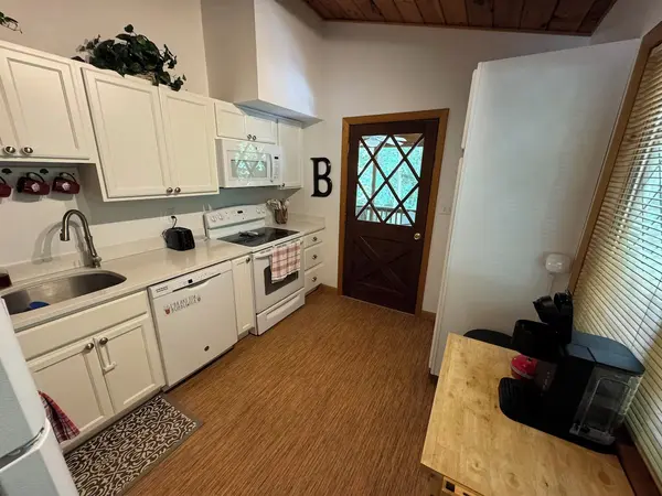 138 Suissevale Ave, Moultonborough, NH 03254-4416