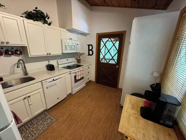 138 Suissevale Ave, Moultonborough, NH 03254-4416