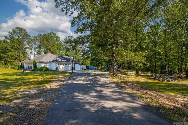 1450 Bowman Trl, Mabelvale, AR 72103