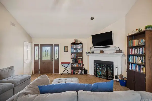 1450 Bowman Trl, Mabelvale, AR 72103