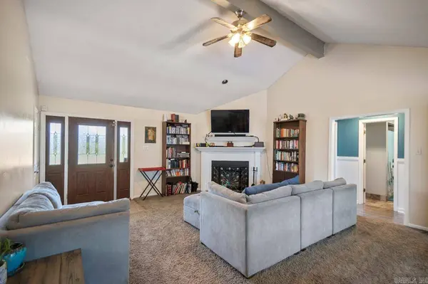 1450 Bowman Trl, Mabelvale, AR 72103