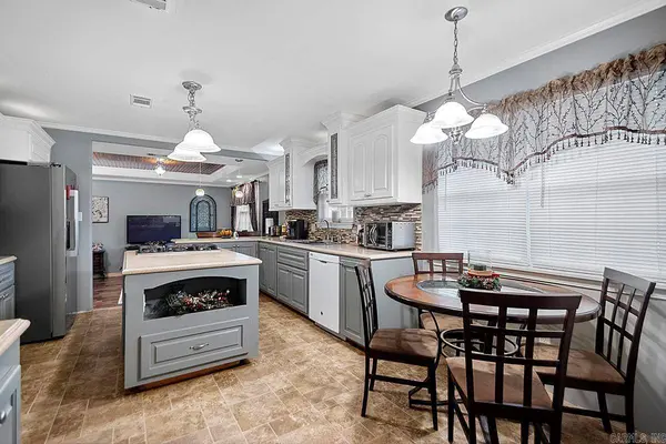 912 W Vine, Sheridan, AR 72150