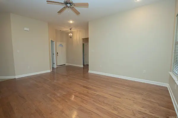 1090 Whispering Oak, Redfield, AR 72132