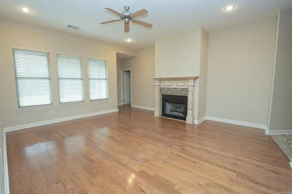 1090 Whispering Oak, Redfield, AR 72132