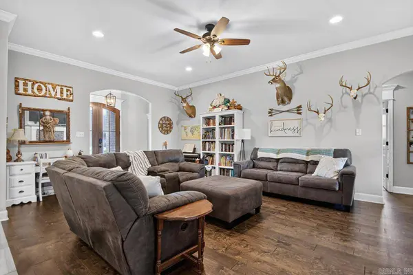 5022 Maple Leaf, Benton, AR 72019