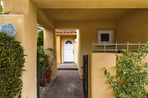 2 Cordoba, Irvine, CA 92614