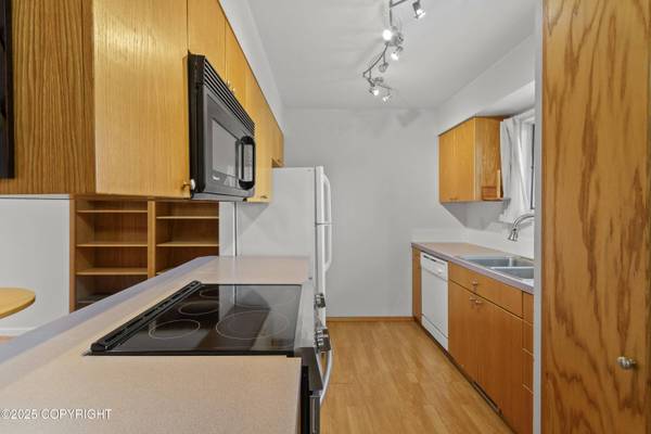 9127 Cranberry ST, Anchorage, AK 99502