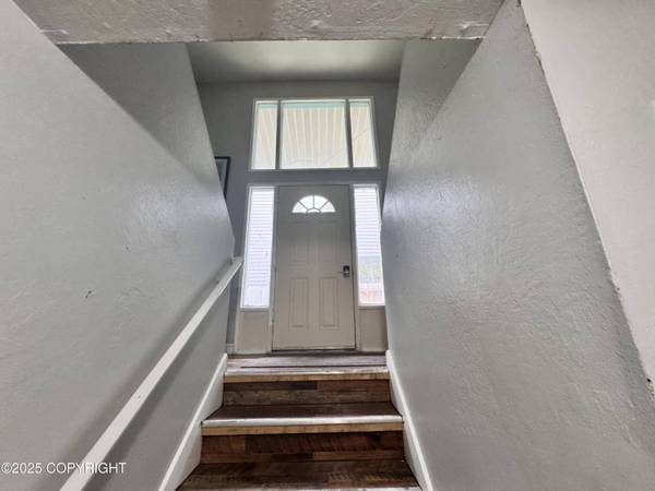 544 N Park ST, Anchorage, AK 99508