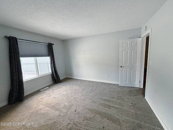 8643 Augusta CIR, Anchorage, AK 99504