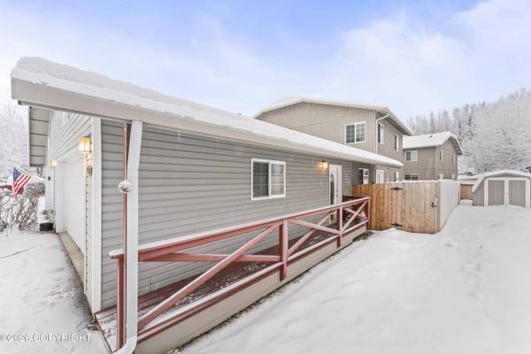 16633 River's Edge LN 19, Eagle River, AK 99577