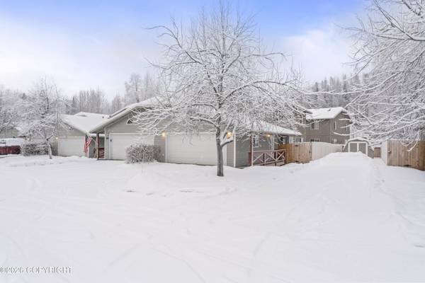 16633 River's Edge LN 19, Eagle River, AK 99577