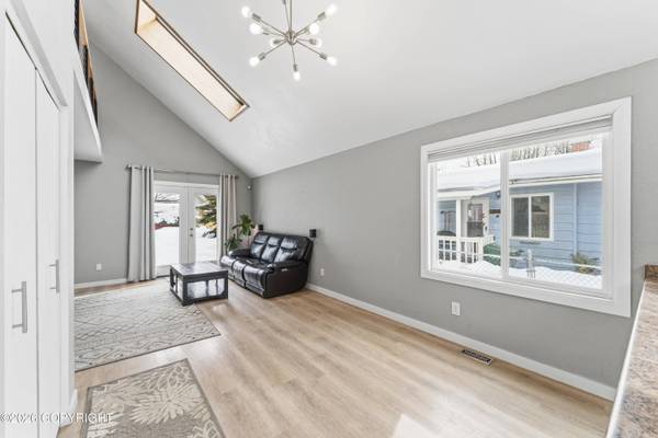 6731 Baby Bear DR, Anchorage, AK 99507