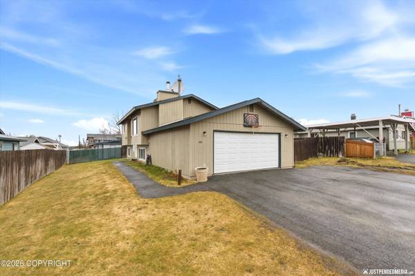 1310 Autumn LN, Anchorage, AK 99504