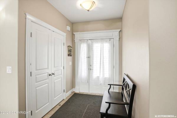 3142 E Olga CIR, Wasilla, AK 99654
