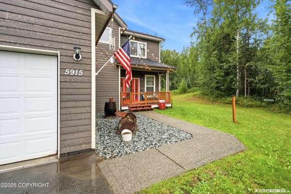 5915 E Summit CIR, Wasilla, AK 99654