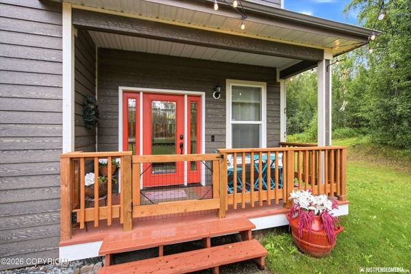 5915 E Summit CIR, Wasilla, AK 99654