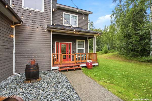 5915 E Summit CIR, Wasilla, AK 99654