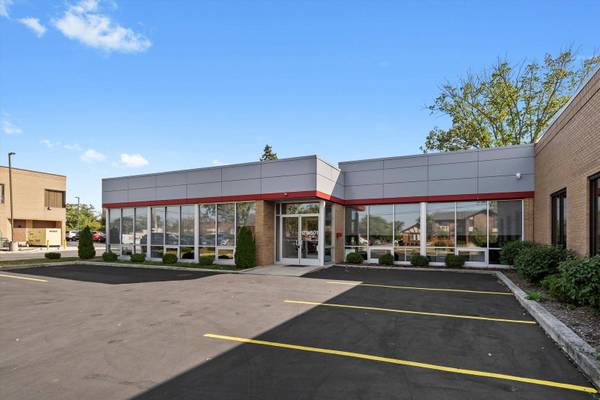 17W601 14th ST, Oakbrook Terrace, IL 60181