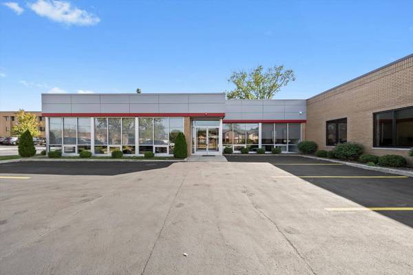 17W601 14th ST, Oakbrook Terrace, IL 60181