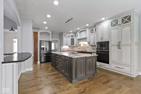 1051 Arrowwood DR, Carmel, IN 46033