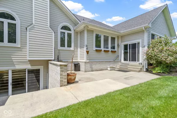 1051 Arrowwood DR, Carmel, IN 46033