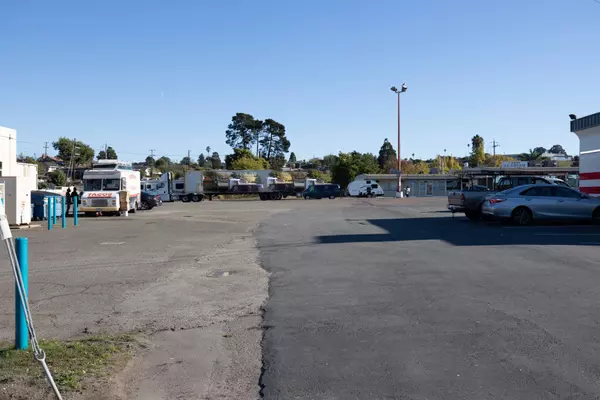 Prime Commercial Lot in Pinole For Sale – Possibilities Await!