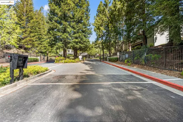 520 Canyon Oaks #D, Oakland, CA 94605