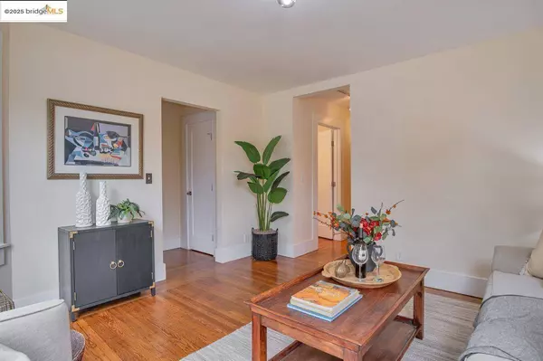 3776 Ruby, Oakland, CA 94609