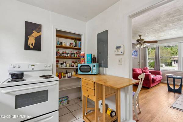 4586 COLONIAL AVE, Jacksonville, FL 32210