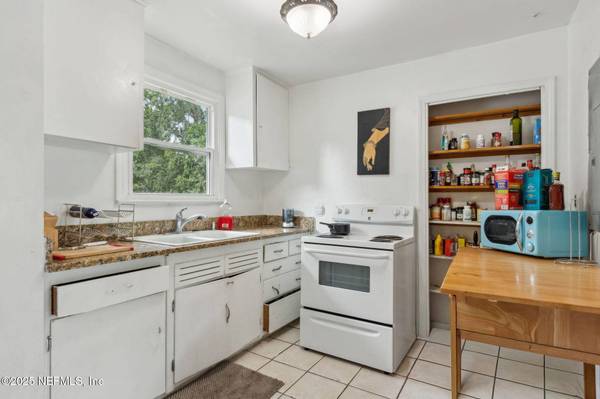 4586 COLONIAL AVE, Jacksonville, FL 32210