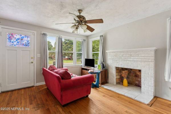 4586 COLONIAL AVE, Jacksonville, FL 32210