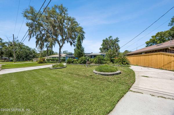 5436 WATERSIDE DR, Jacksonville, FL 32210