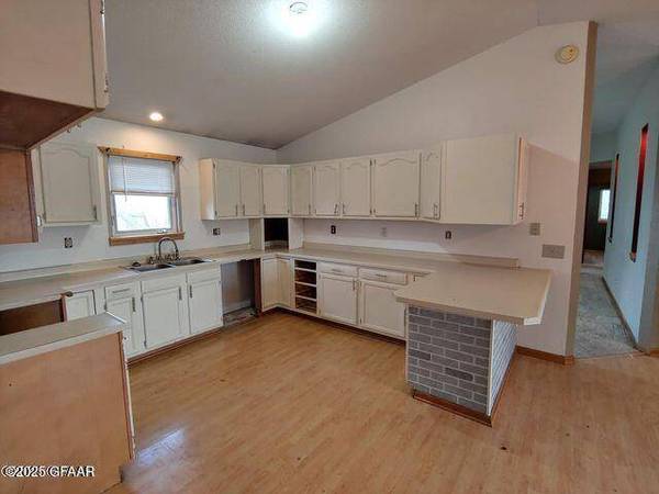 1518 S FRONT ST, Crookston, MN 56716