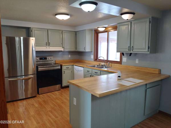 1608 23RD AVE NE, Grand Forks, ND 58203