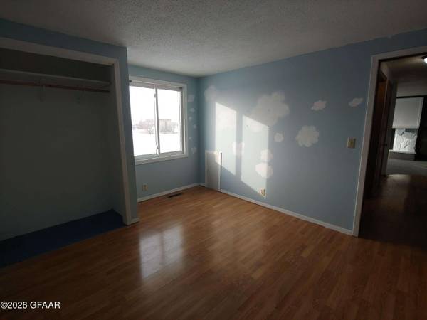 1608 23RD AVE NE, Grand Forks, ND 58203